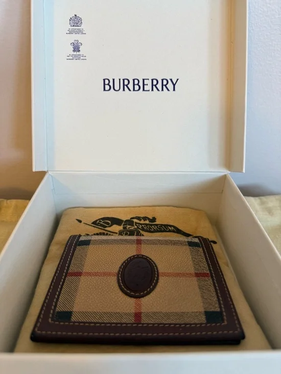 Vintage Burberry Pebbled Leather Handbag and Bi-fold Wallet with Haymarket Check - Picture 15 of 15